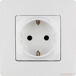 Розетка 1-м СП Etika 16А IP20 250В 2P+E с заземл. немецк. стандарт винтов. клеммы механизм бел. IEK 672221
